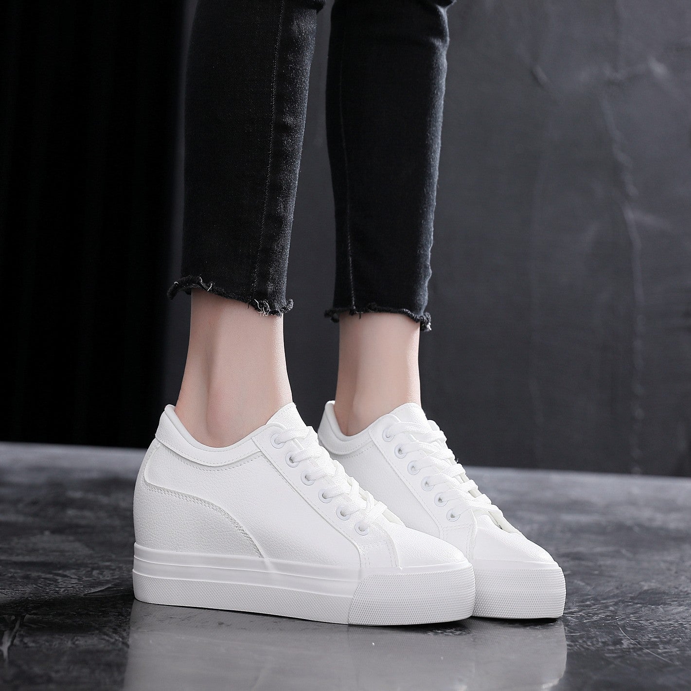 Soft Leather White Thick Bottom Height Increasing Insole Canvas Shoes Product information: Lining material: Microfiber Color: white, black Upper height: low top Heel shape: height increase insole Size: 34, 35, 36, 37, 38, 39 Sole craft: vulcanized shoes S