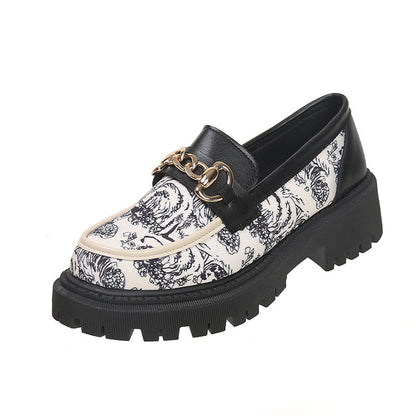 Plus Size National Style Muffin Platform Loafers Female Fashionable Golden Chain Product information: Lining material: cloth Color: Black, Milky White Upper height: low top Heel height: mid heel (3-5CM) Size: 35, 36, 37, 38, 39, 40, 41, 42 Sole craft: vis