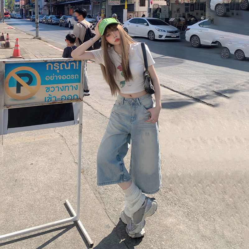 Women's Washed Light-colored Loose Wide-leg Cropped Denim Shorts