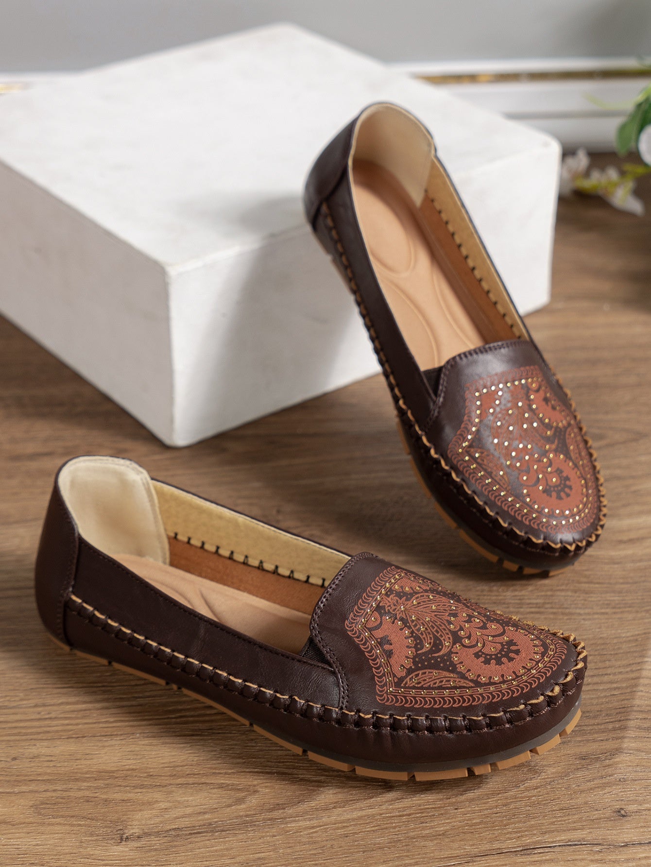 Retro Womens Flat Loafers In A Stylish Vintage Look