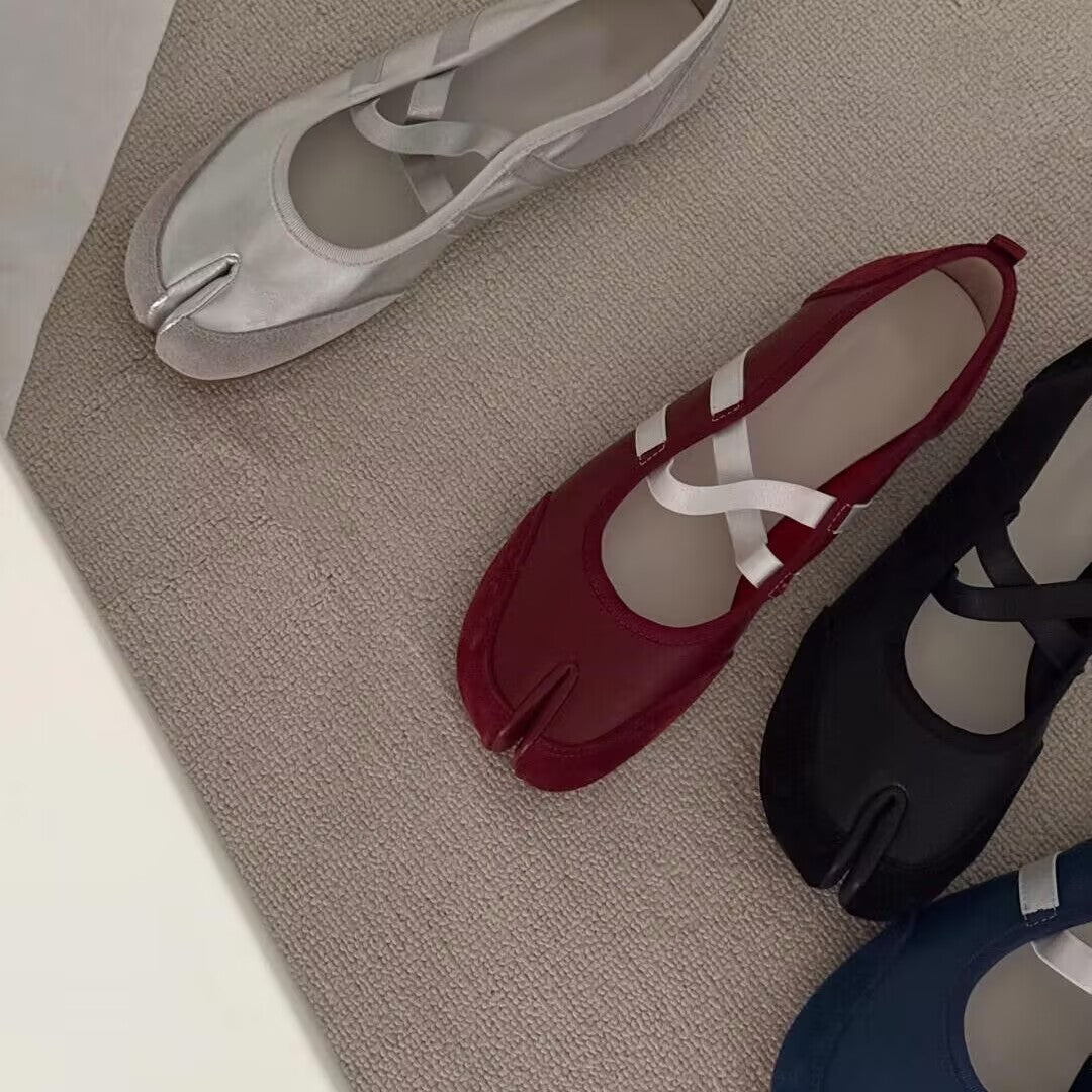 New Womens Flat-toe Clog Shoes With A Casual Cross-Strap Design And A Pig-Hoof Sole