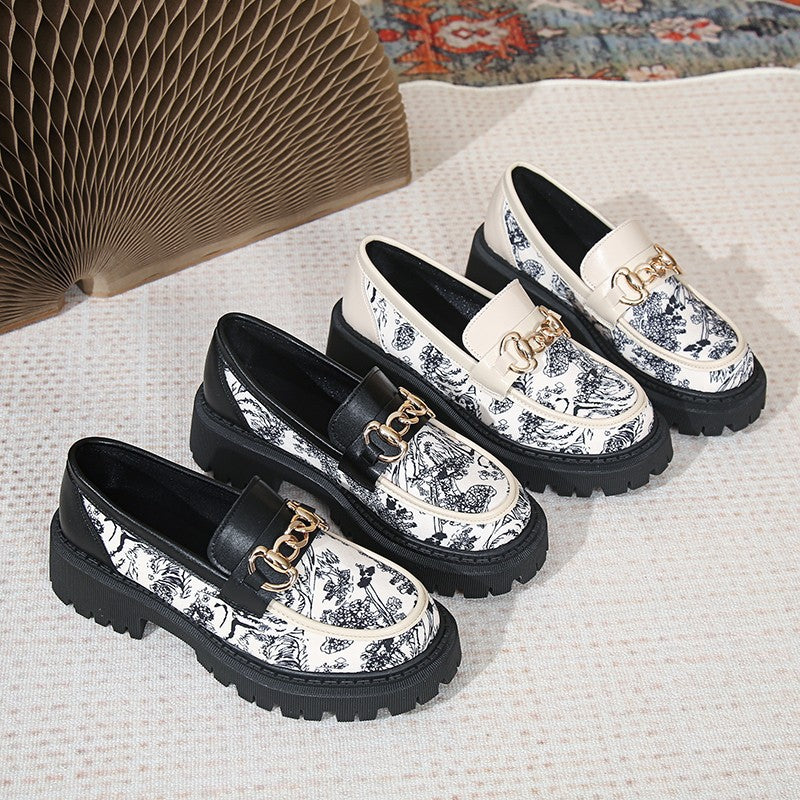 Plus Size National Style Muffin Platform Loafers Female Fashionable Golden Chain Product information: Lining material: cloth Color: Black, Milky White Upper height: low top Heel height: mid heel (3-5CM) Size: 35, 36, 37, 38, 39, 40, 41, 42 Sole craft: vis