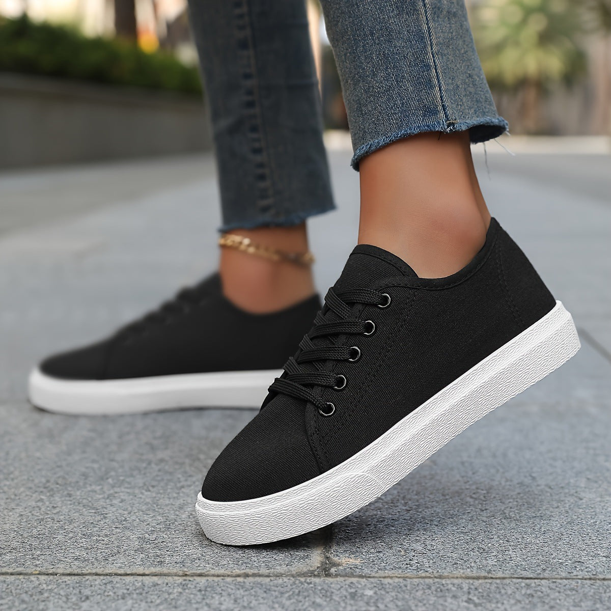 Canvas Shoes Soft Bottom Couple Plus Size Men And Women Product information: Pattern: solid color Lining material: cloth Color: white, black, black and white Upper height: low top (0-3cm) Shoe Upper material: canvas Wearing method: front lace-up Size: 35,