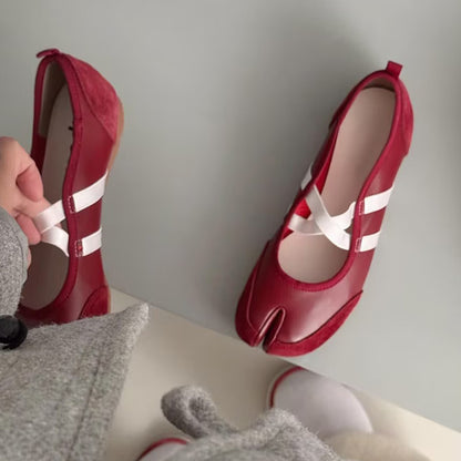 New Womens Flat-toe Clog Shoes With A Casual Cross-Strap Design And A Pig-Hoof Sole