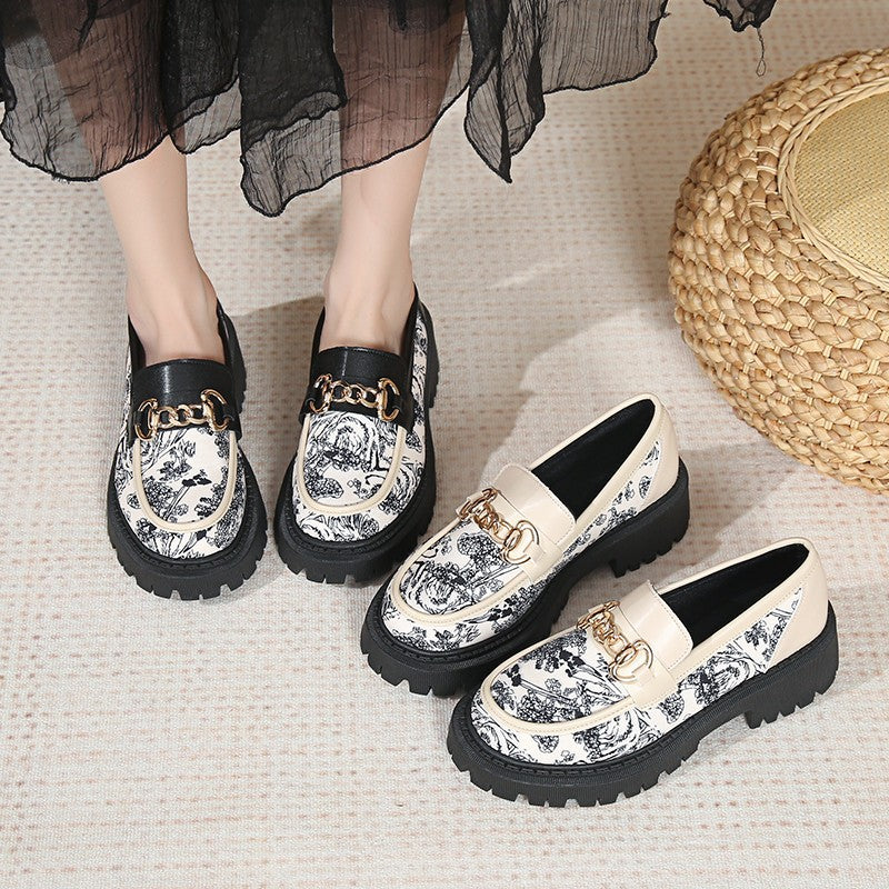 Plus Size National Style Muffin Platform Loafers Female Fashionable Golden Chain Product information: Lining material: cloth Color: Black, Milky White Upper height: low top Heel height: mid heel (3-5CM) Size: 35, 36, 37, 38, 39, 40, 41, 42 Sole craft: vis