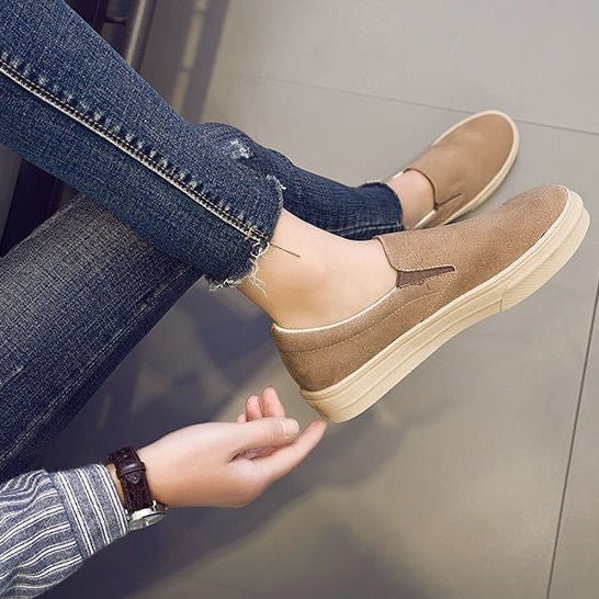 Women's Shoes Lightweight Non-slip Retro Loafers Slip-on Pumps Product information: Lining material: single lining/velvet lining Heel height: low heel (1-3CM) Heel shape: flat heel Sole material: rubber sole Style: lazy shoes Toe holder shape: round head